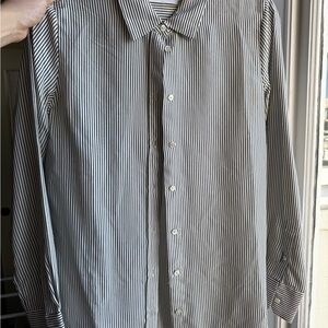 Everlane Men's Black and White Striped Button Down Shirt